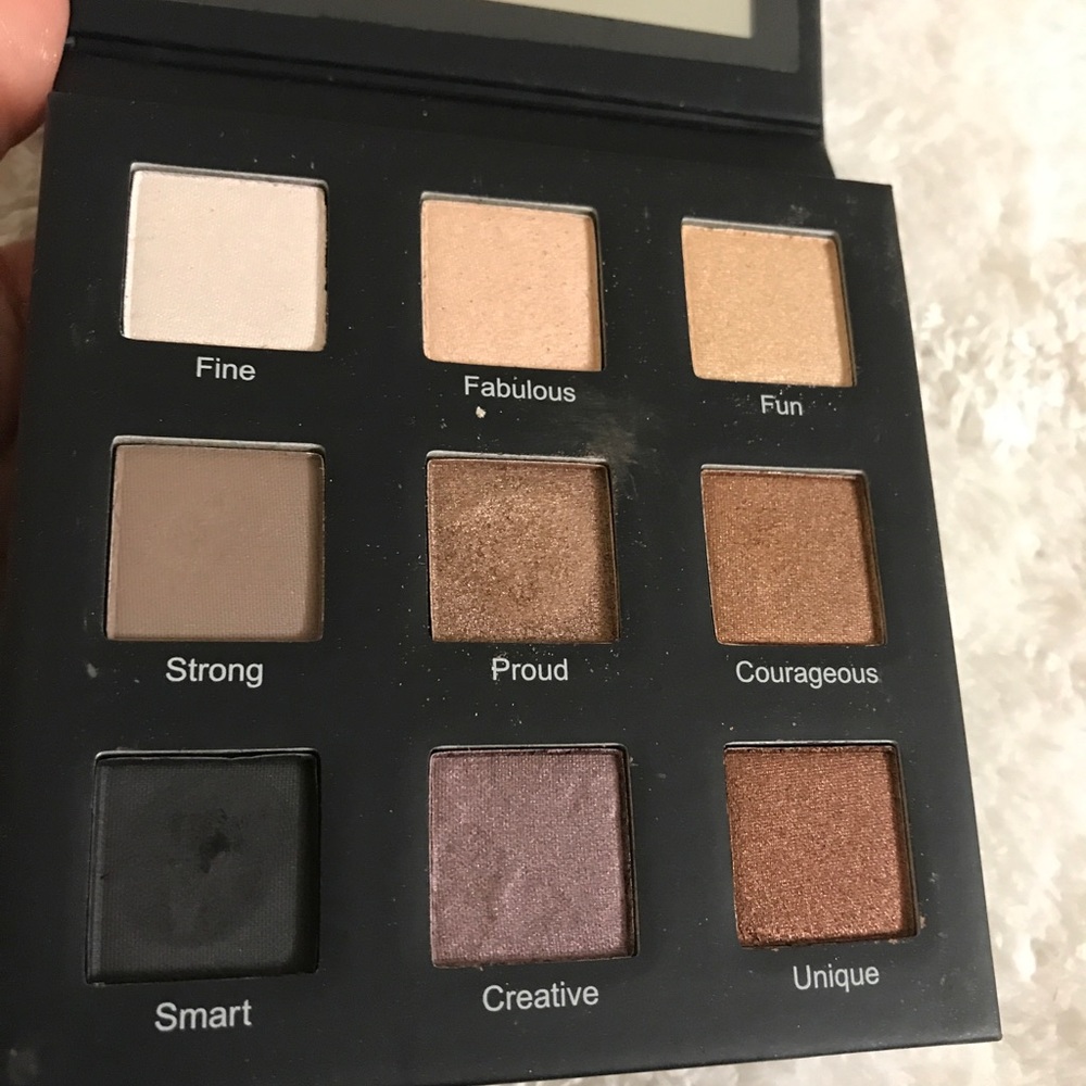 Real her eyeshadow palette